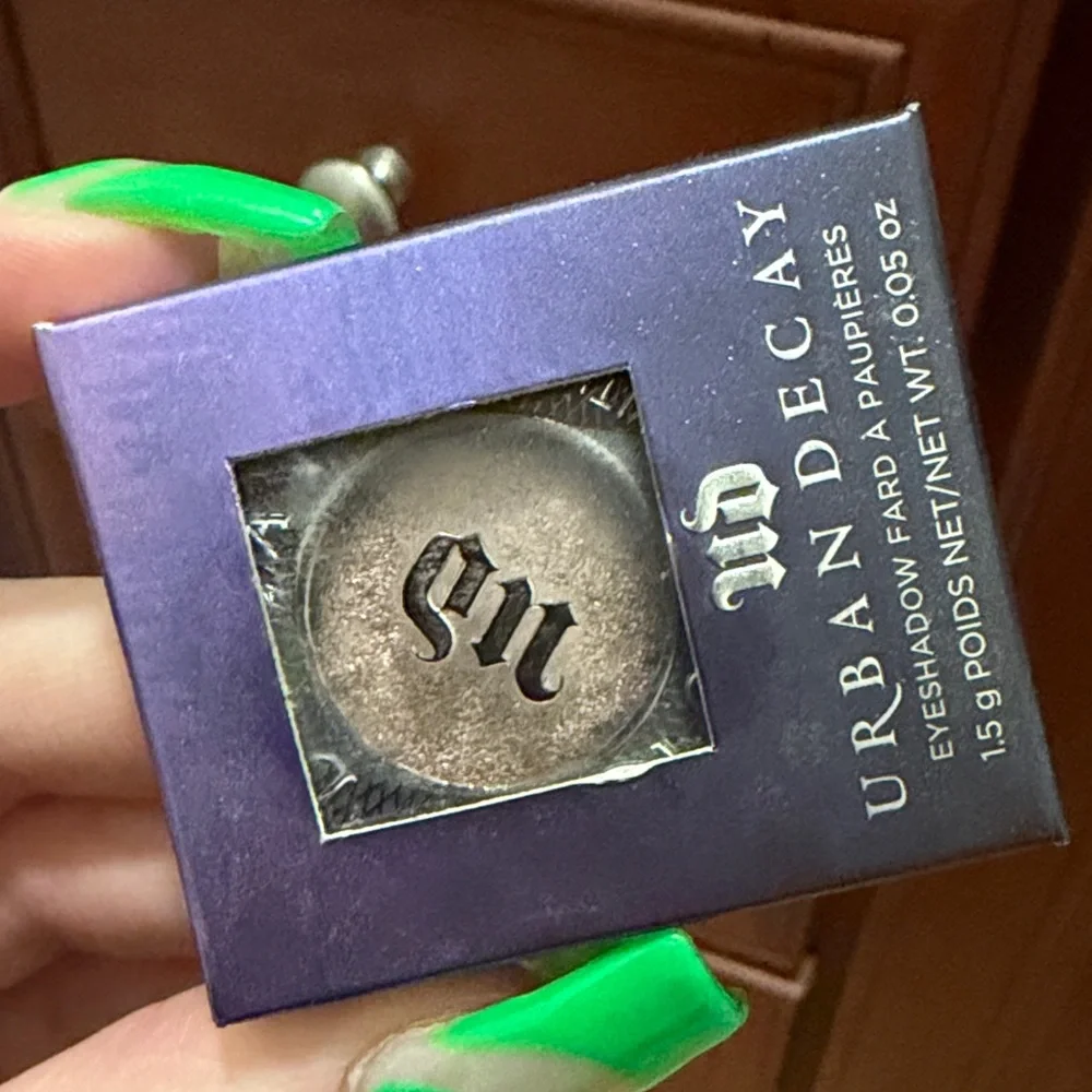 Urban Decay YDK Shimmer Metallic Taupe/ Brown Eyeshadow never used! - Picture 4 of 4